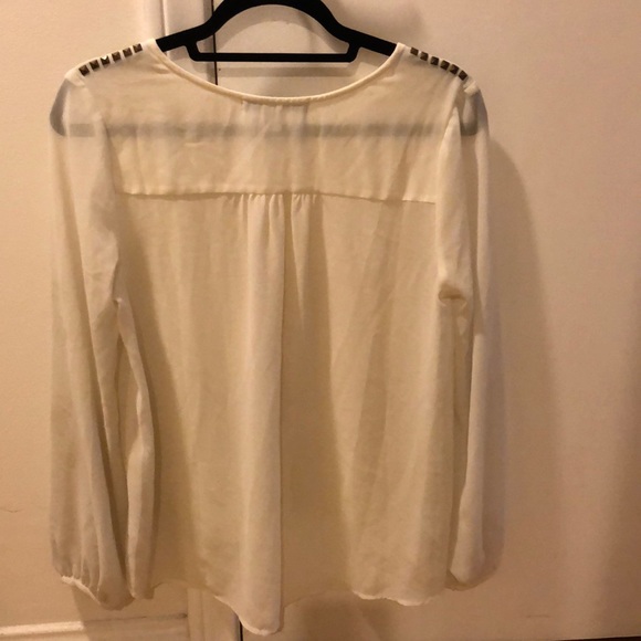 White button up blouse with shoulder detail - Picture 2 of 2
